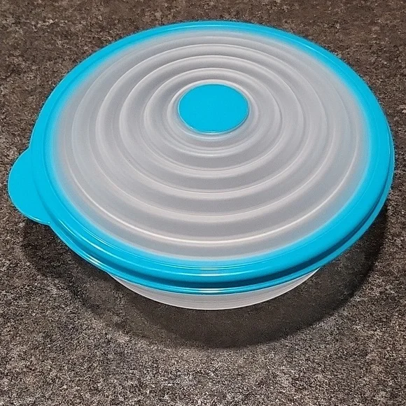 Tupperware 4- cup Stuffable Container - Picture 2 of 5